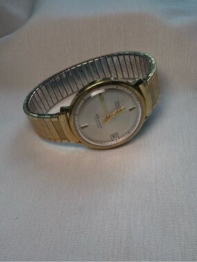 Gold-Tone Classic Dress Watch with Expansion Band